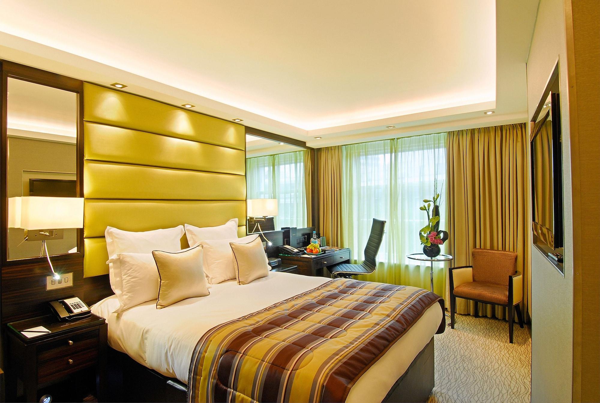 Montcalm Mayfair, Autograph Collection London Bagian luar foto A bedroom at the InterContinental London The O2