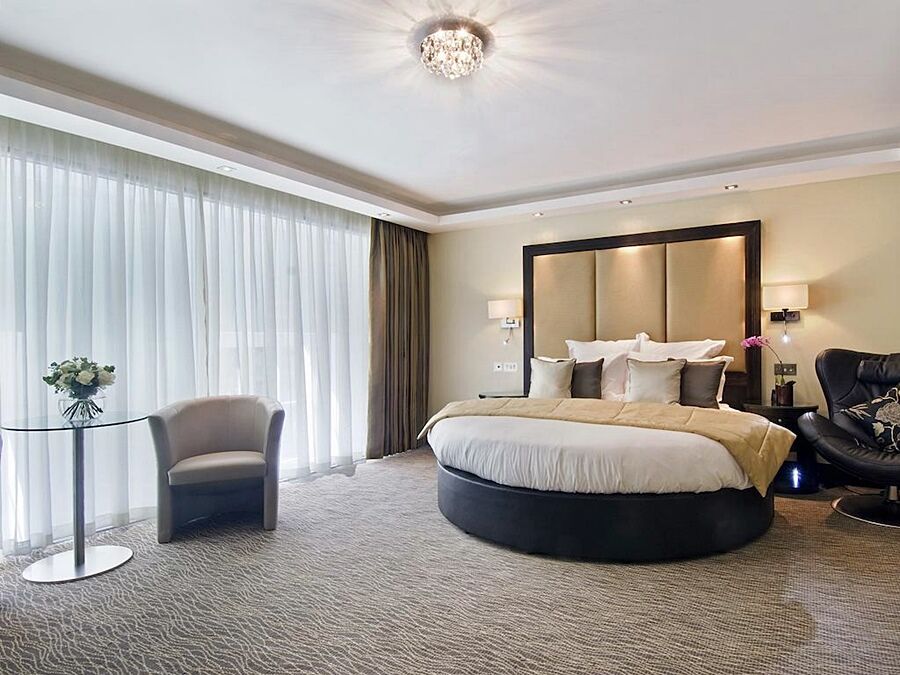Montcalm Mayfair, Autograph Collection London Bagian luar foto A bedroom at the hotel